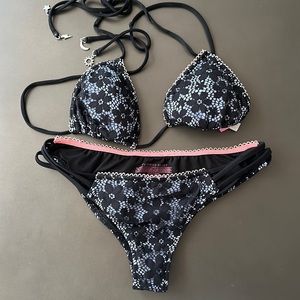 Victoria’s Secret bikini